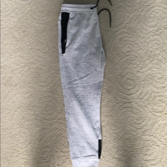 American Eagle Joggers - Picture 3 of 4